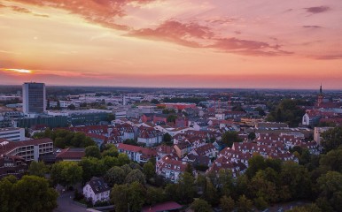 Stadtbild von Offenburg im Sonnenuntergang