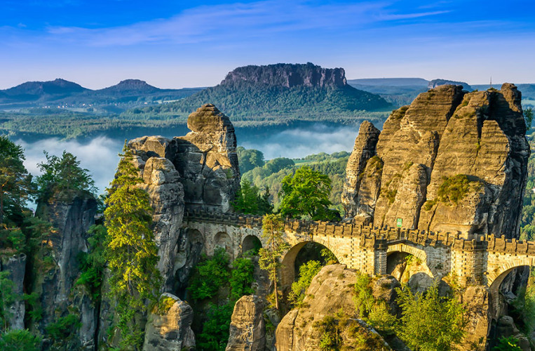 Die berühmteste Felsformation in der Sächsischen Schweiz - die Bastei bei Rathen