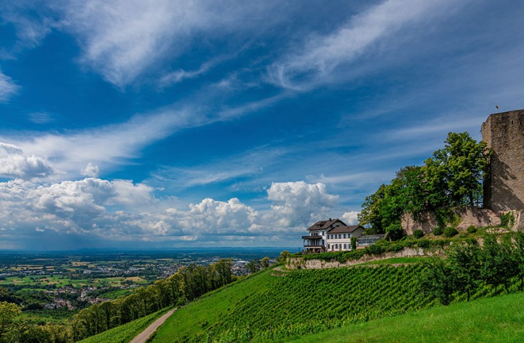Schloss Windeck bei Bühl mit Blick auf die Rheinebene