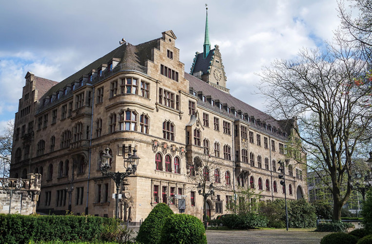 Neben der Salvatorkirche ist das alte Rathaus von Duisburg ein Highlight des Stadtbesuchs