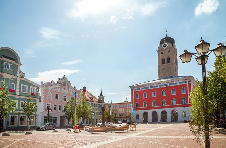 Die historische Innenstadt von Erding mit dem Schönen Turm