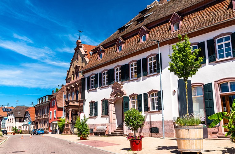 Herbolzheim  überrascht mit vielen barocken Gebäuden und tollen Shoppingmöglichkeiten.