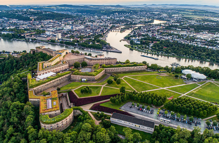 Das Luftbild zeigt die gewaltigen Ausmaße der Festung Ehrenbreitstein
