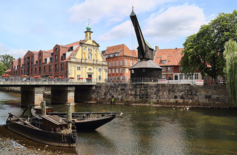 Sehenswert ist Lüneburg, hier der historische Hafen