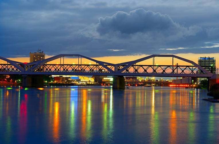 Eine Schifffahrt auf dem Neckar in Mannheim gehört zur Städtereise dazu
