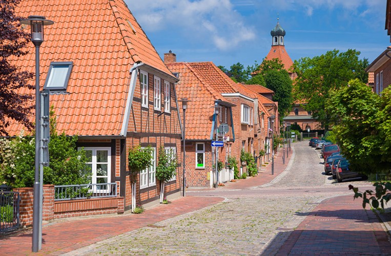 Blick auf die historische Johannisstraße in Oldenburg in Holstein
