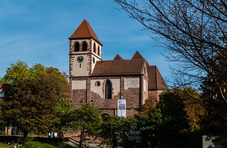 St. Michael gehört zu den wenigen Gebäuden der Stadt, die den Bombenhagel im 2. Weltkrieg überdauerten