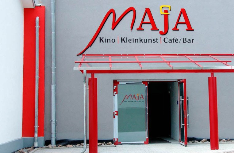 Maja Kino · Bühne · Café