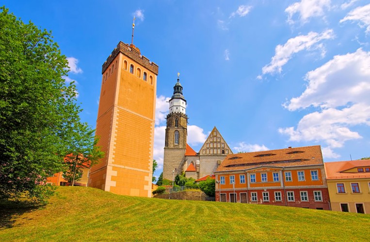Der Rote Turm und die Kirche in Kamenz