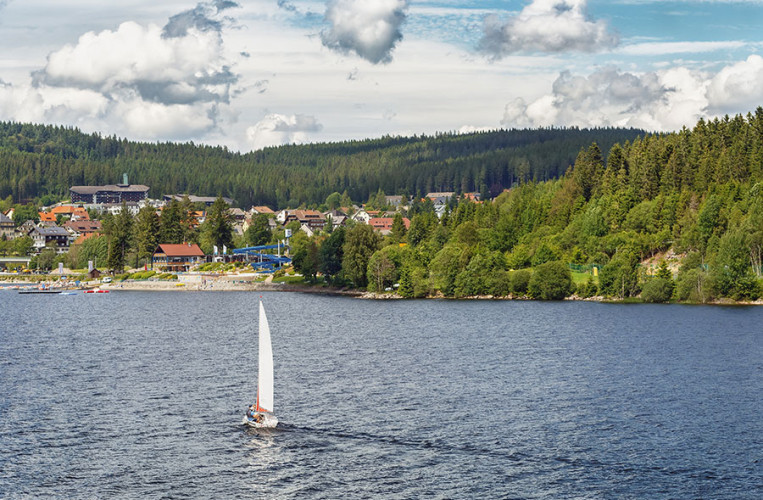 Blick über den Schluchsee auf die Gemeinde