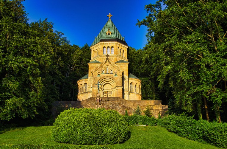 Schloss Berg und Votivkapelle