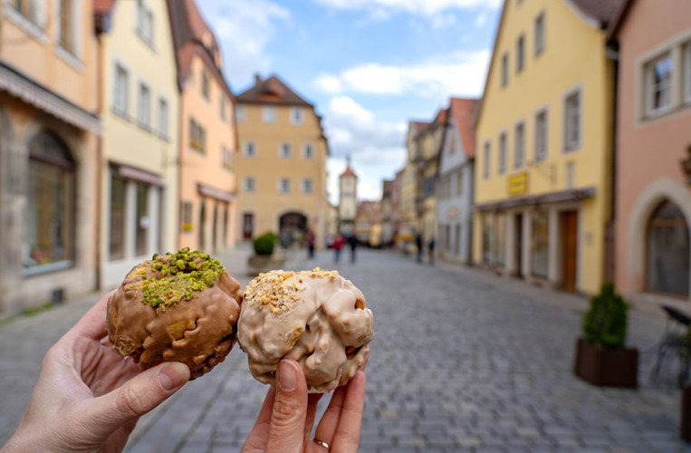 Schneeballen sind gibt es in vielen Geschmacksrichtungen