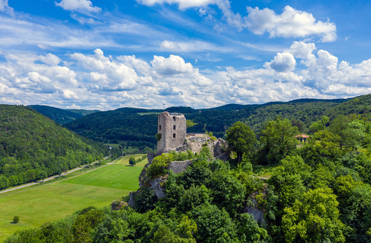 Ein Wahrzeichen der Fränkischen Schweiz ist Burg Neideck