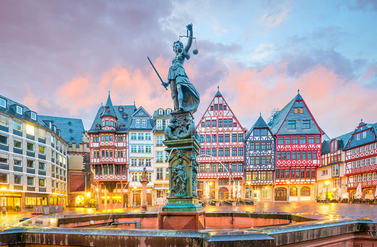 Die Altstadt von Frankfurt bietet einen unglaublichen Kontrast zum modernen Bankenviertel