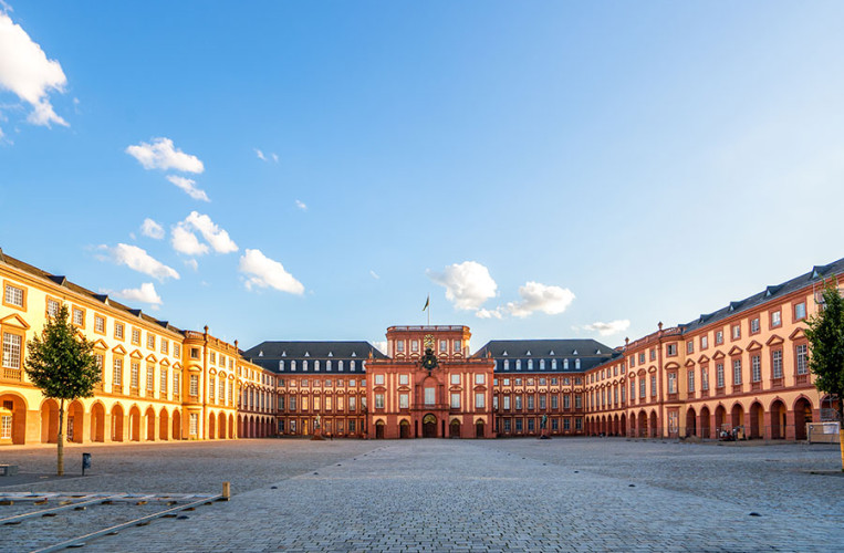 Das Mannheimer Schloss beherbergt auch Teile der Universität