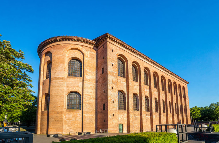 Mächtig ist die Konstantin-Basilika