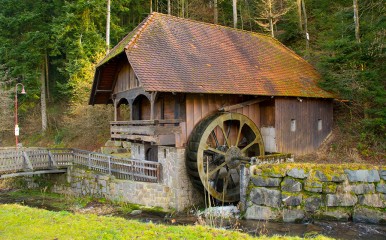 Die alte Wassermühle mit kaum zu überbietender Schwarzwaldstil-Optik