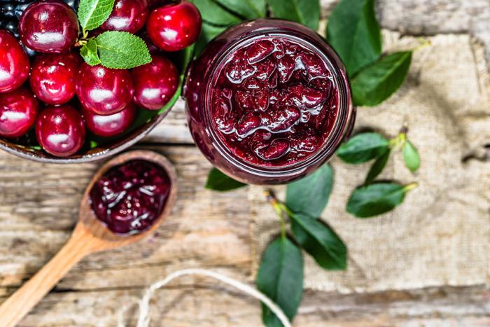 Schwarzwälder Kirschmarmelade mit Schuss